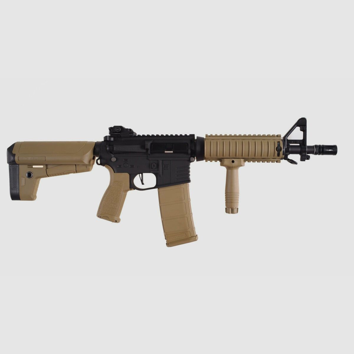 AR15 CQB-R CHARLIE TAN/Zwart S-AEG Softair Geweer Vrij vanaf 18 Jaar | Delta Armory, afbeelding 2 van 4