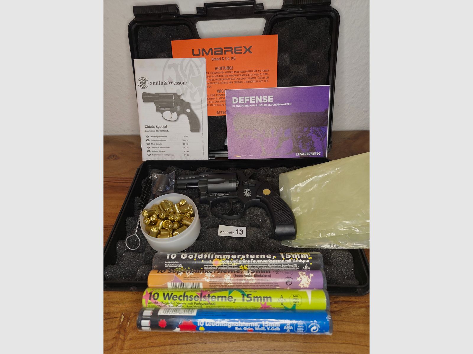 Smith & Wesson Chiefs Special 9mm PTB 794 New Year's Set 40 Pyro + 50 rounds NC ammunition