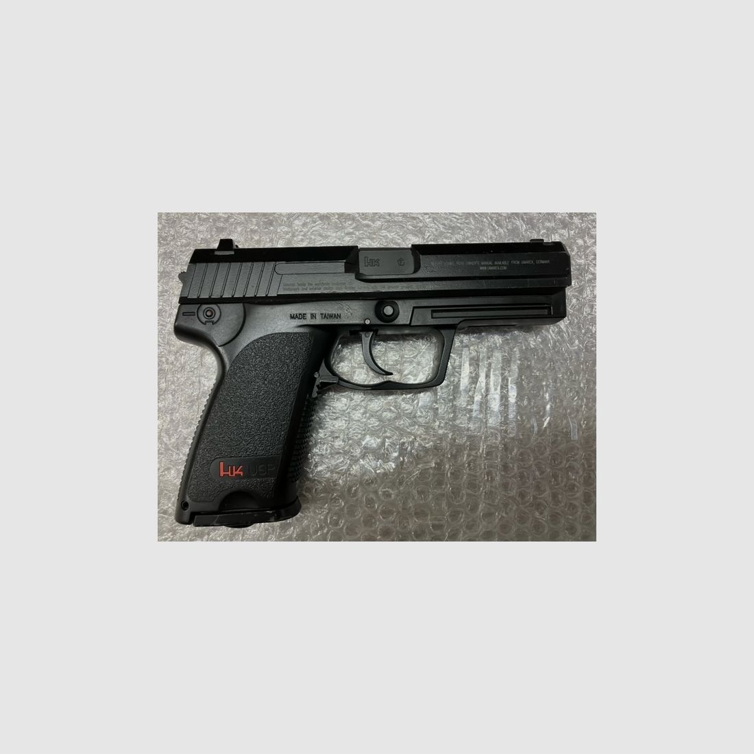 Heckler & Koch USP. Kaliber 6 mm. Kapazität: 18 Schuss. Co2-Antrieb.