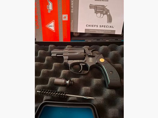 Smith & Wesson Chiefs Special 9mm RK. "NEW