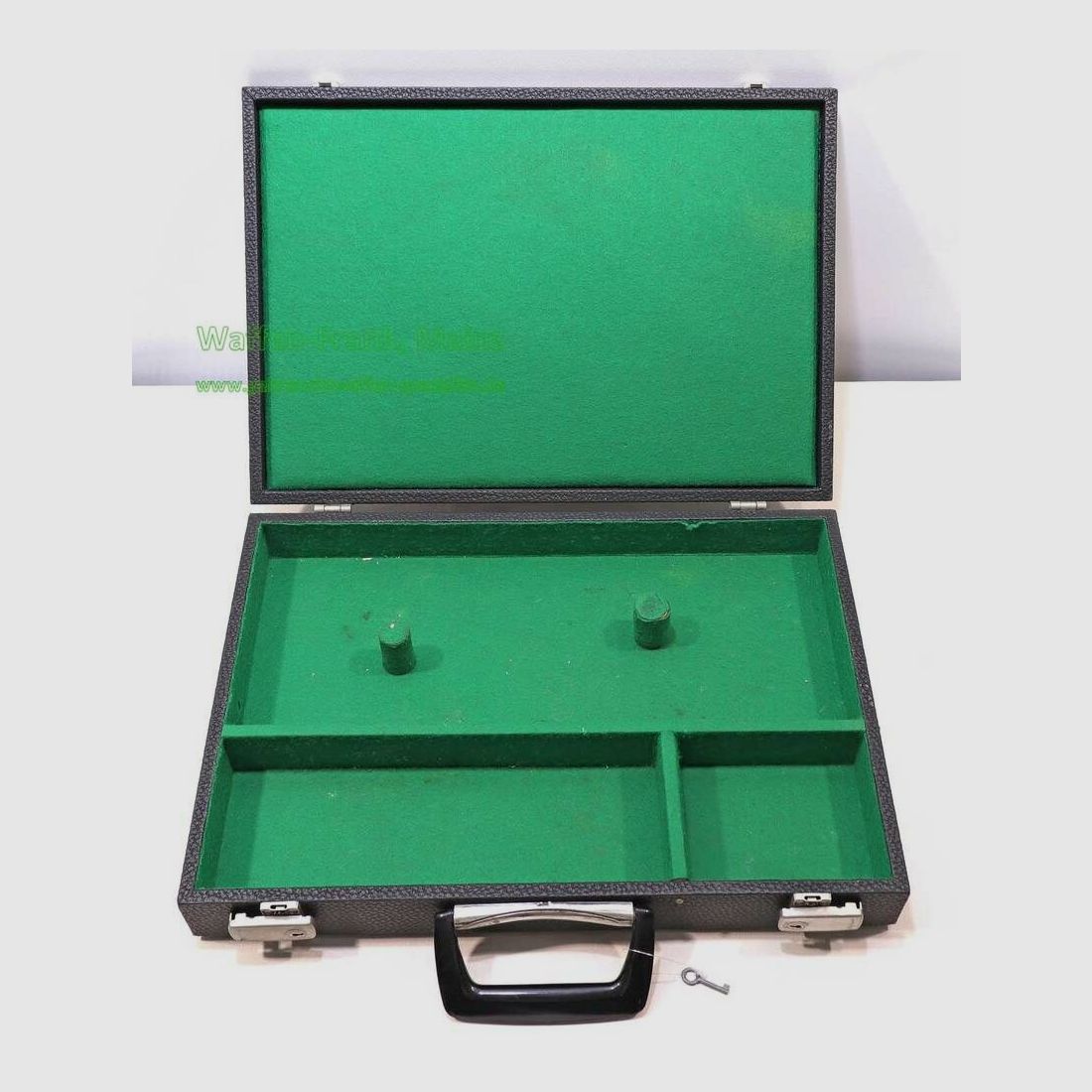 Diverse manufacturers short weapon cases wood