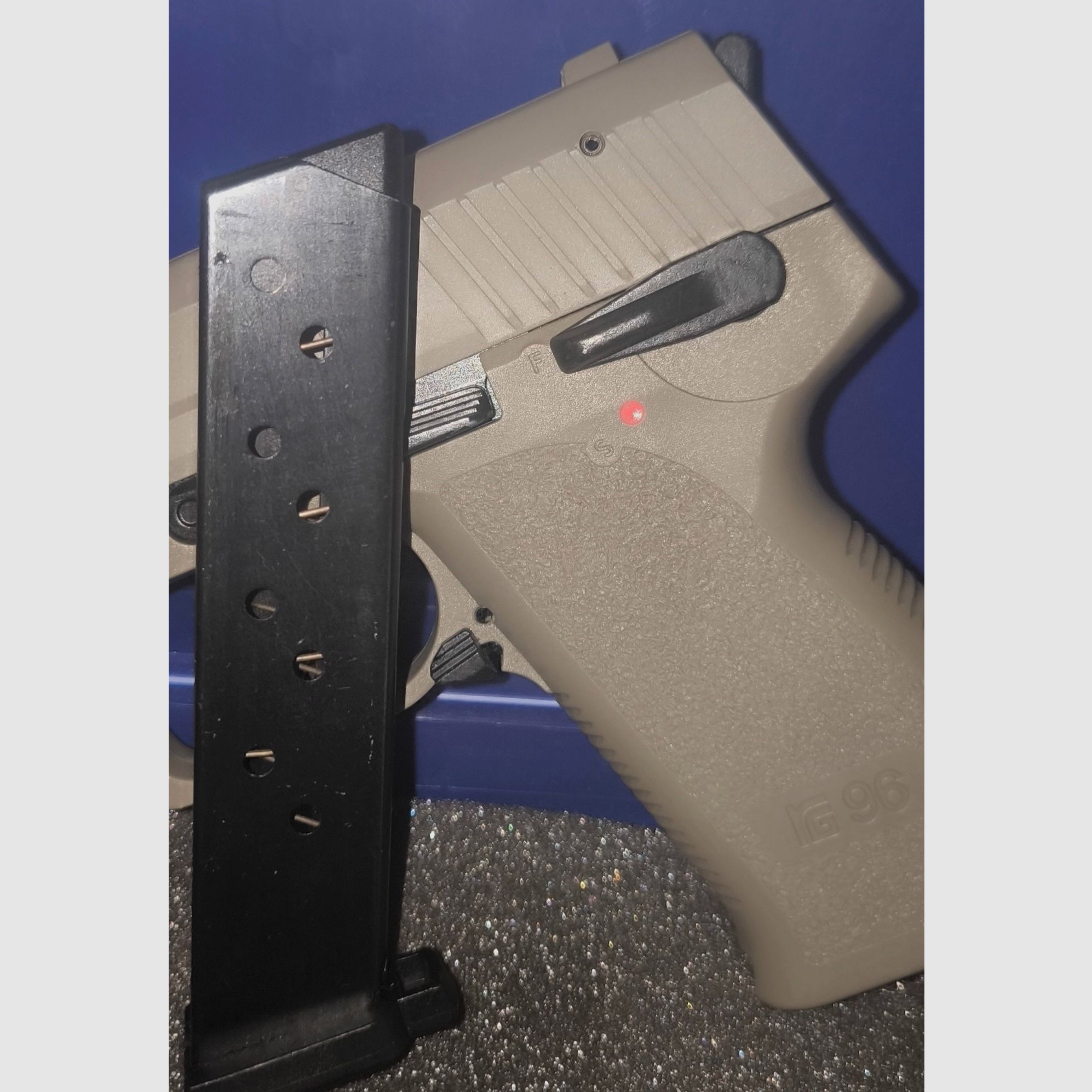 SRS-Waffe, Röhm RG96 in Icon Grey, Kaliber 9mmPAK & Röhm Koffer