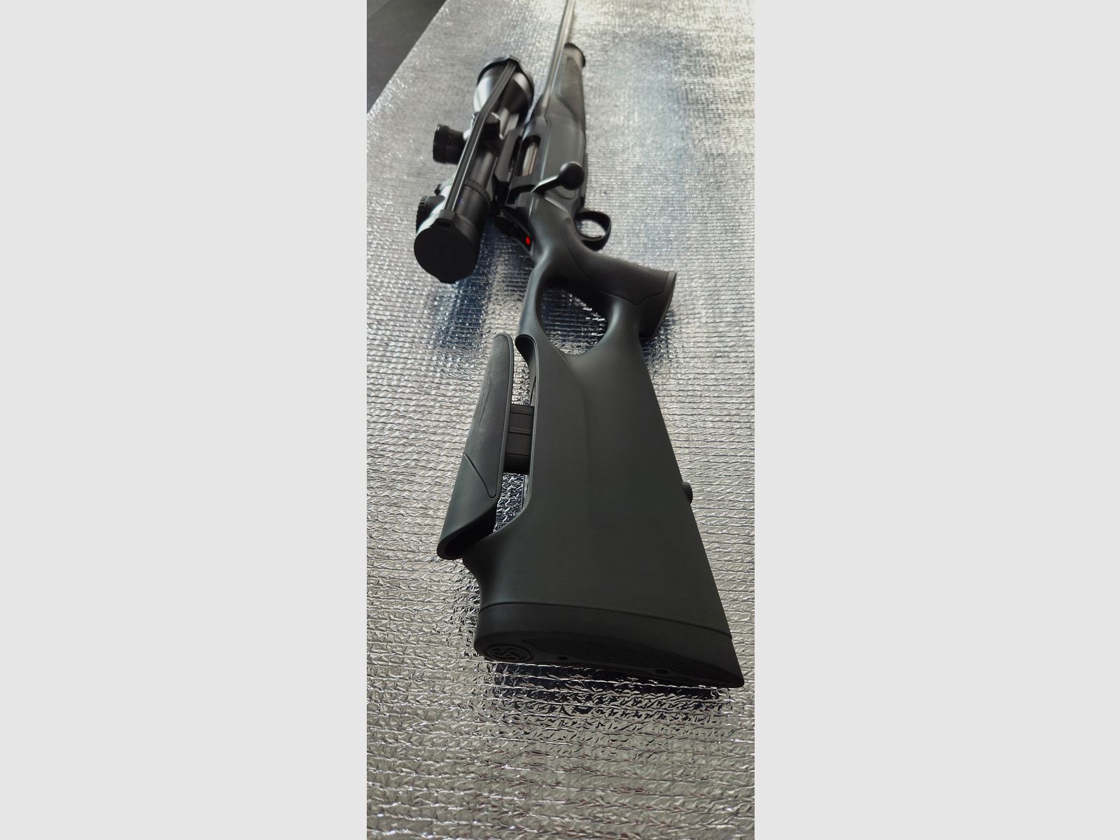 Sauer 404 Synchro XT (Sistema de acero) con mira telescópica y silenciador