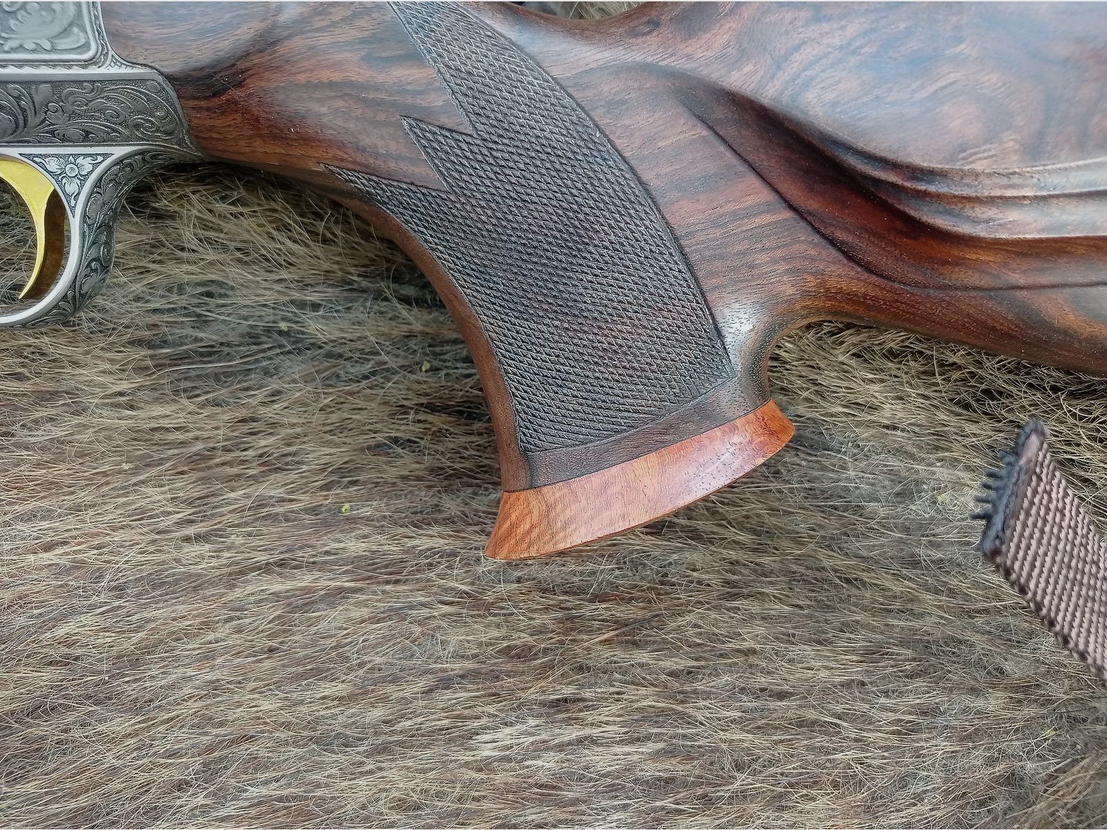 Blaser R93 vollgraviert mit unbenutztem Lauf in 8x68S Holzklasse 9 