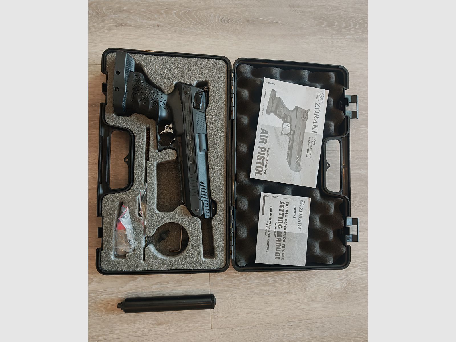 Zoraki HP01, 4,5 mm, mallette d'arme, poignée de match, silencieux, comme neuf.