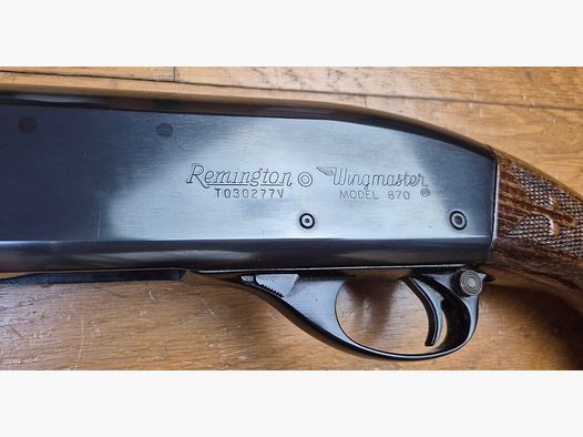 Très beau fusil à pompe Remington – Mod 870 Wingmaster – Canon lisse de 51 cm – calibre 12/70 – Capacité 4+1 (!) extensible – Finitions « Luxe » – Arme fiable, simple et légendaire – Excellent état – TBE+/TBE++