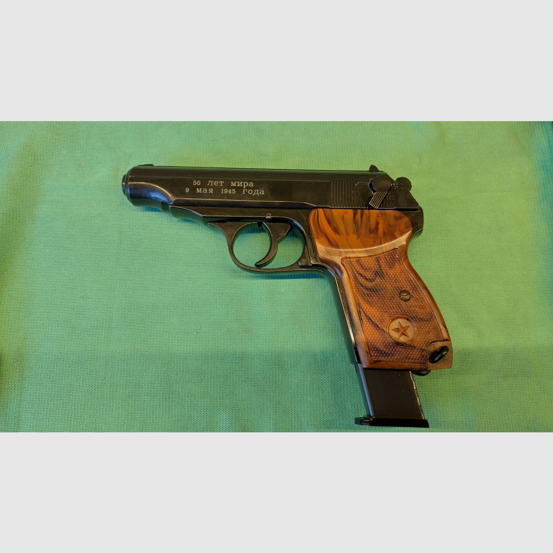 Makarov Sonderedition 50 Jahre Frieden Schreckschuss Pistole Kaliber 8 mm P.A.K. 