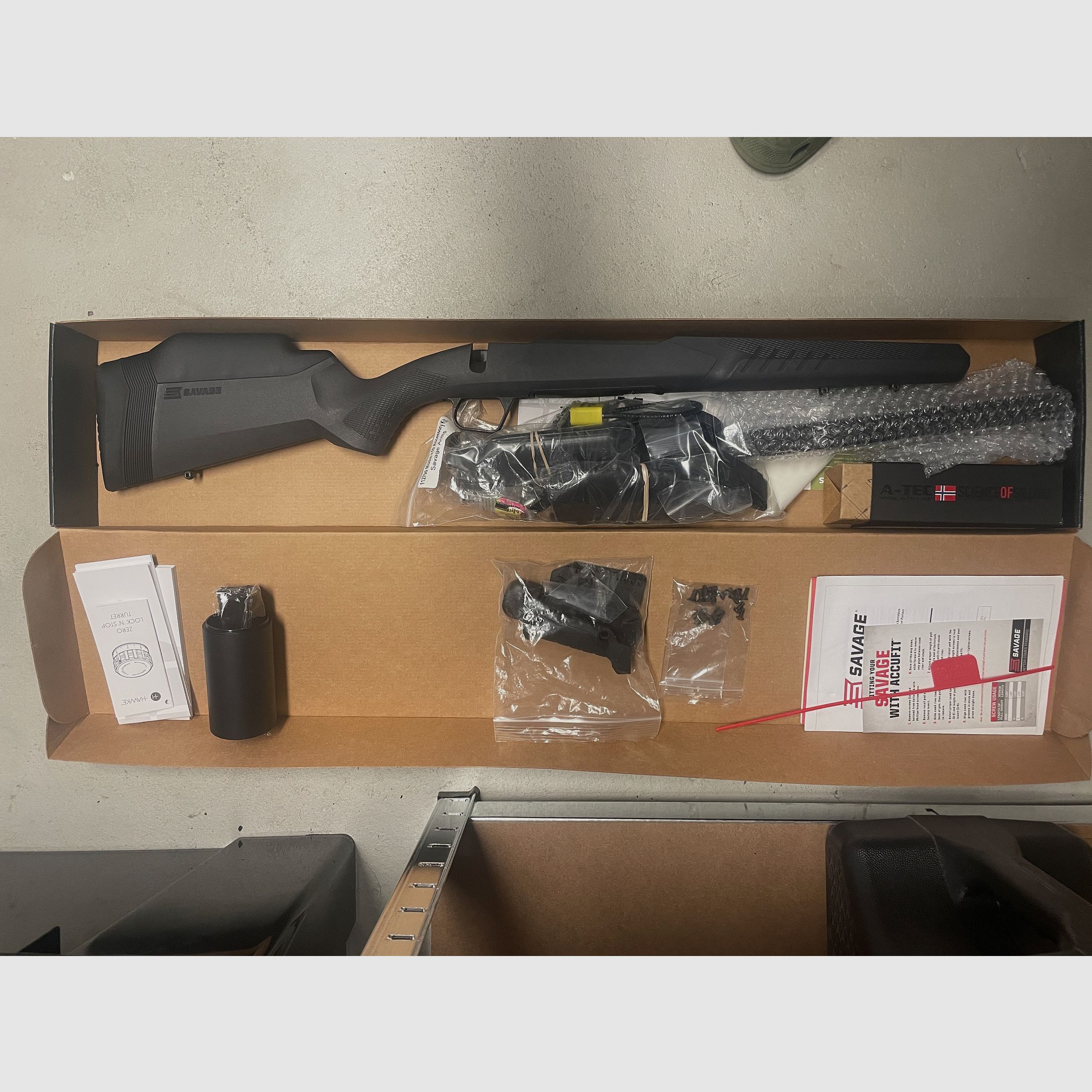 Savage Arms 110 Tactical Hunter in MDT XRS-Chassis, Komplett-Paket mit Schalldämpfer
