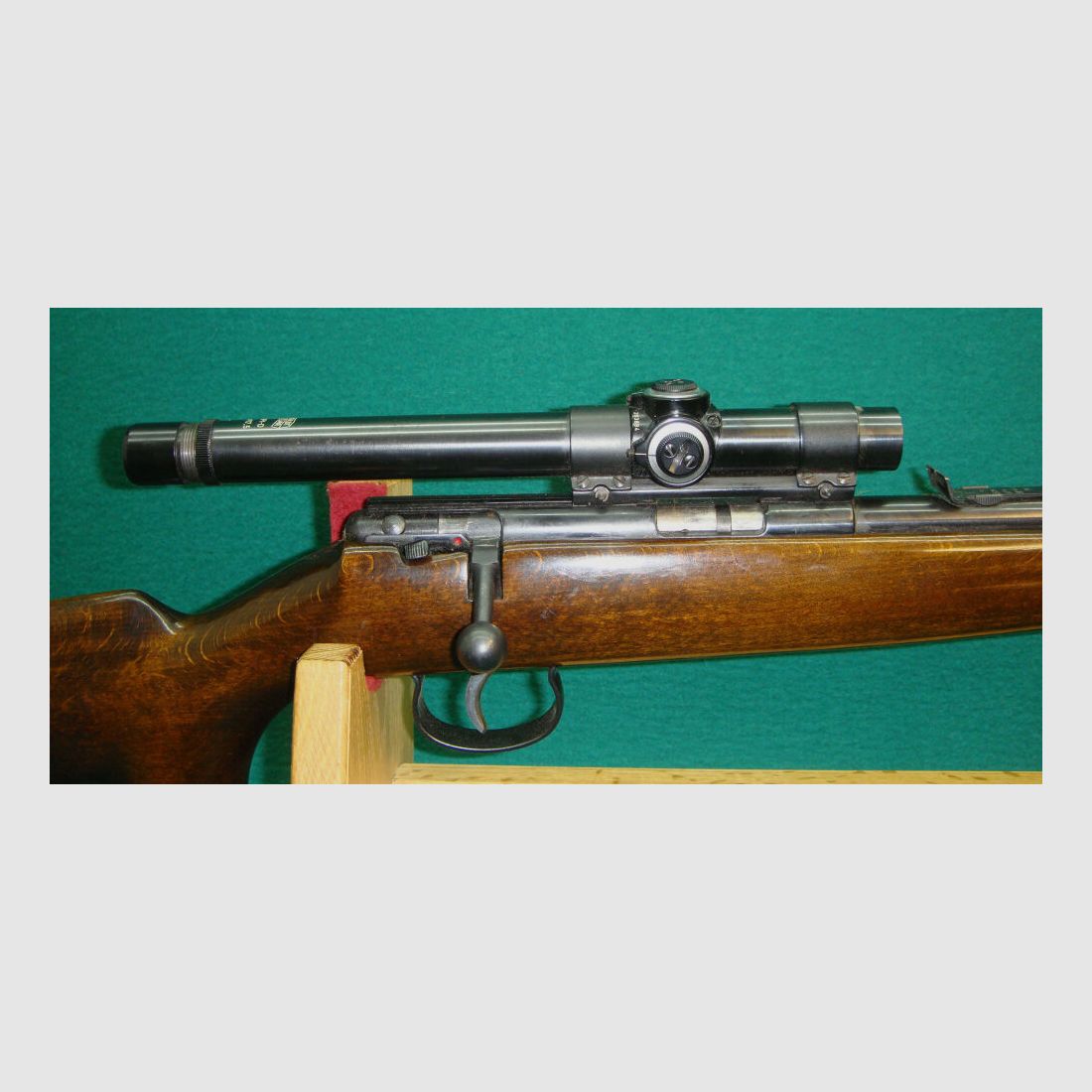 Carabine à répétition Anschütz avec lunette de visée