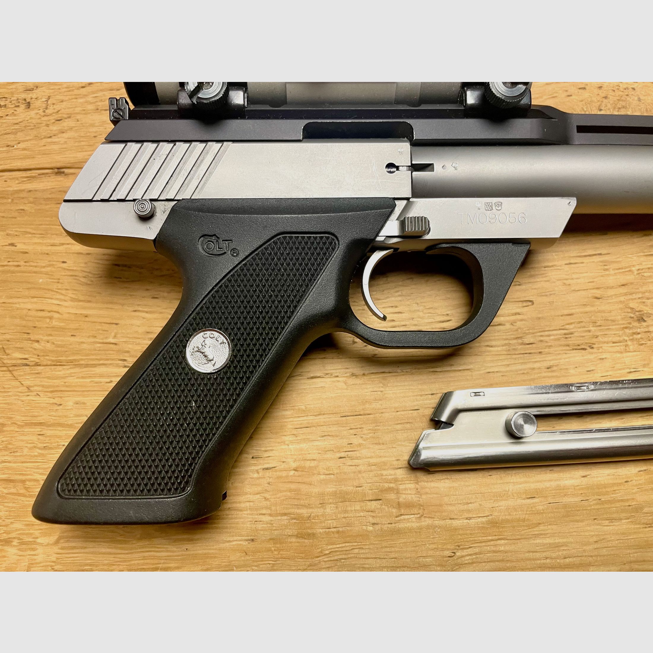 Pistole Colt Target Modell .22lr Bull Barrel mit Red Dot Ultra Dot Dist