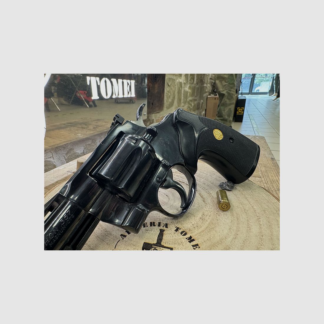 USED – REVOLVER – COLT PYTHON 2 1/2 cal. 357 Mag. (BLUE FINISH), image 3 of 8
