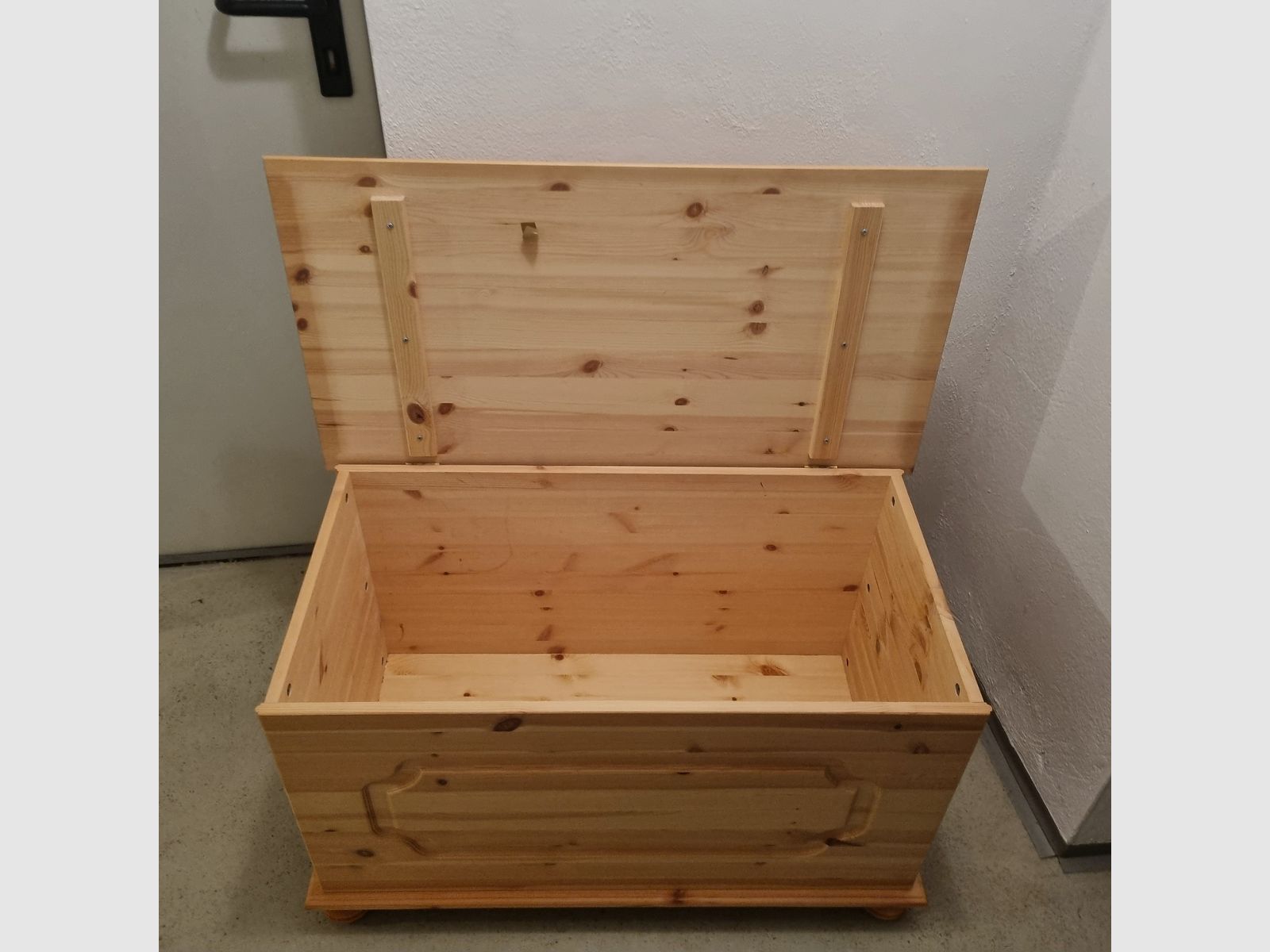 Drei Holzkisten (Wäschetruhen) ,. für Selbstabholer