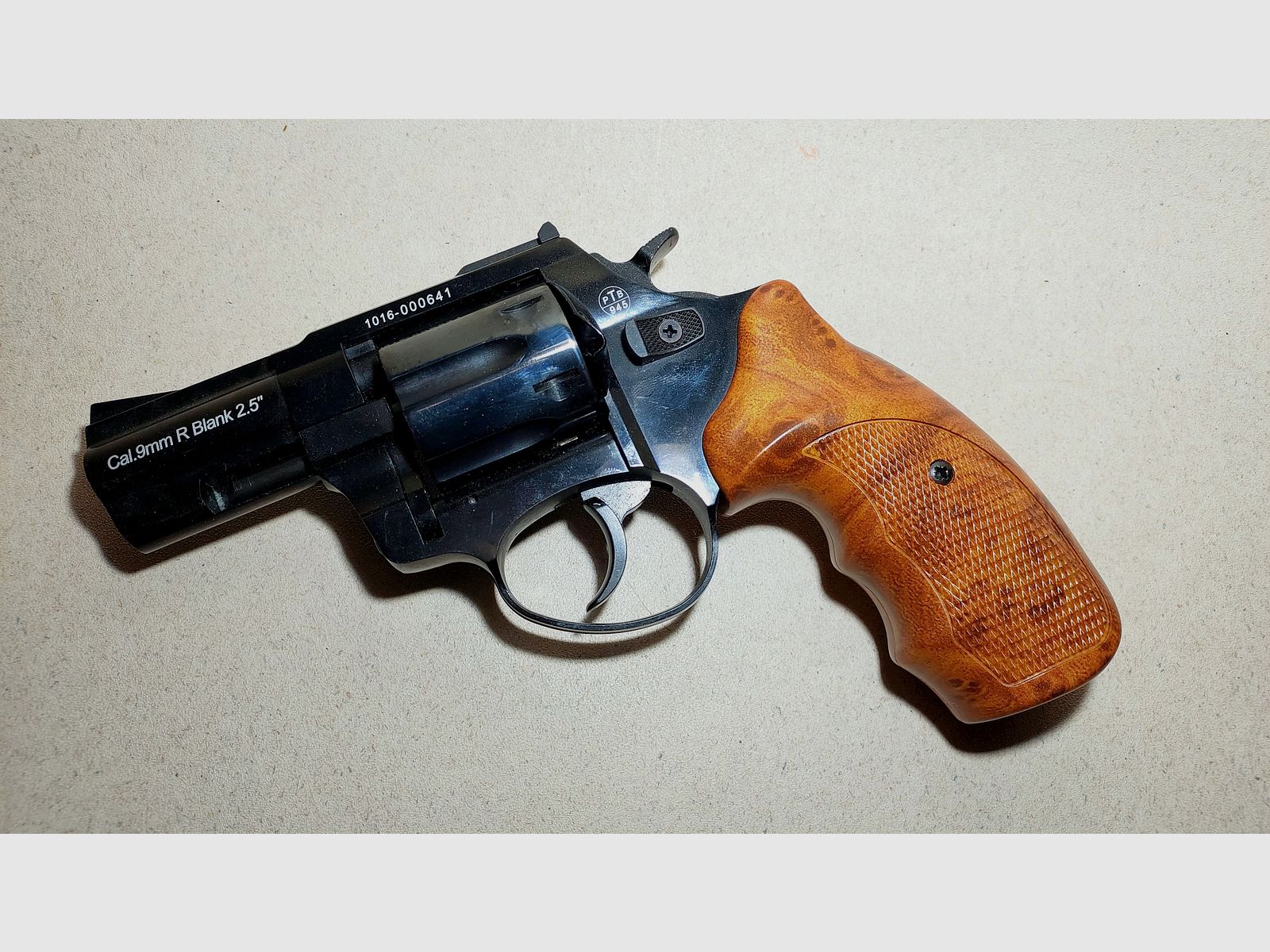Zoraki R1 2,5 Zoll black Shiny mit Holzgriffoptik  Special  Revolver Kal. 9mm R.K. brüniert (PTB 945) Stahltrommel 