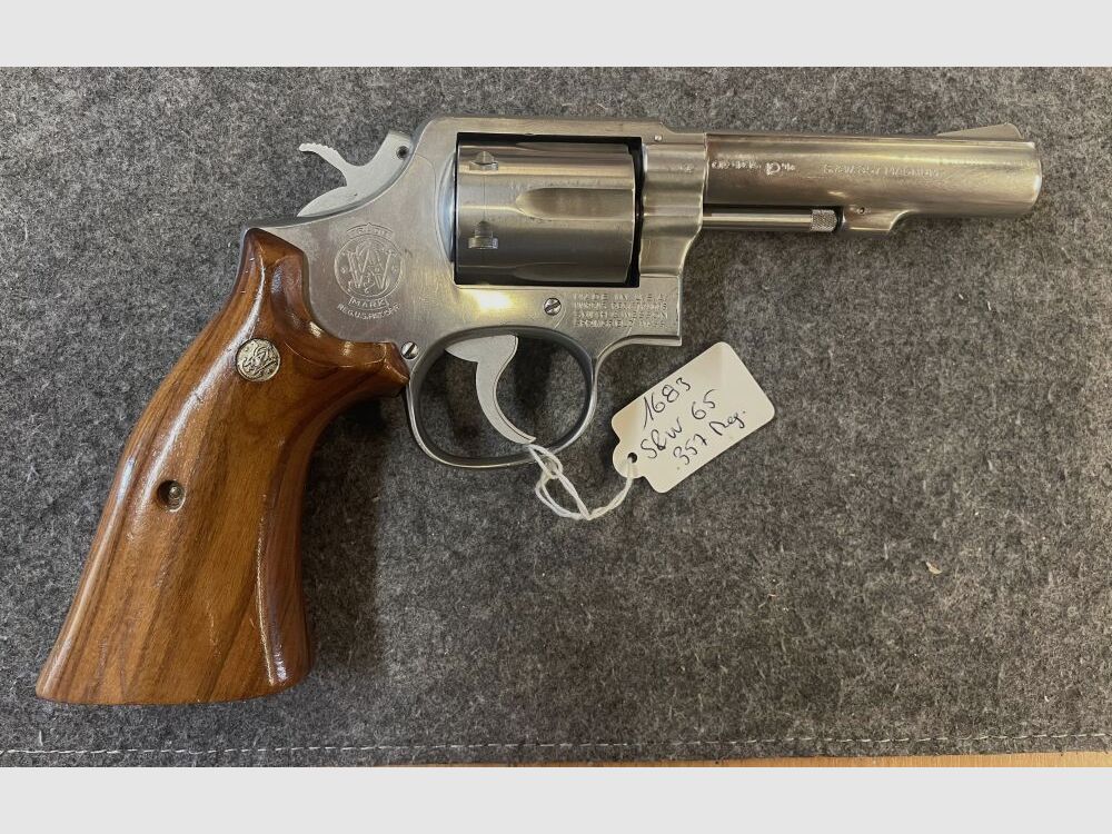 Smith + Wesson 65
