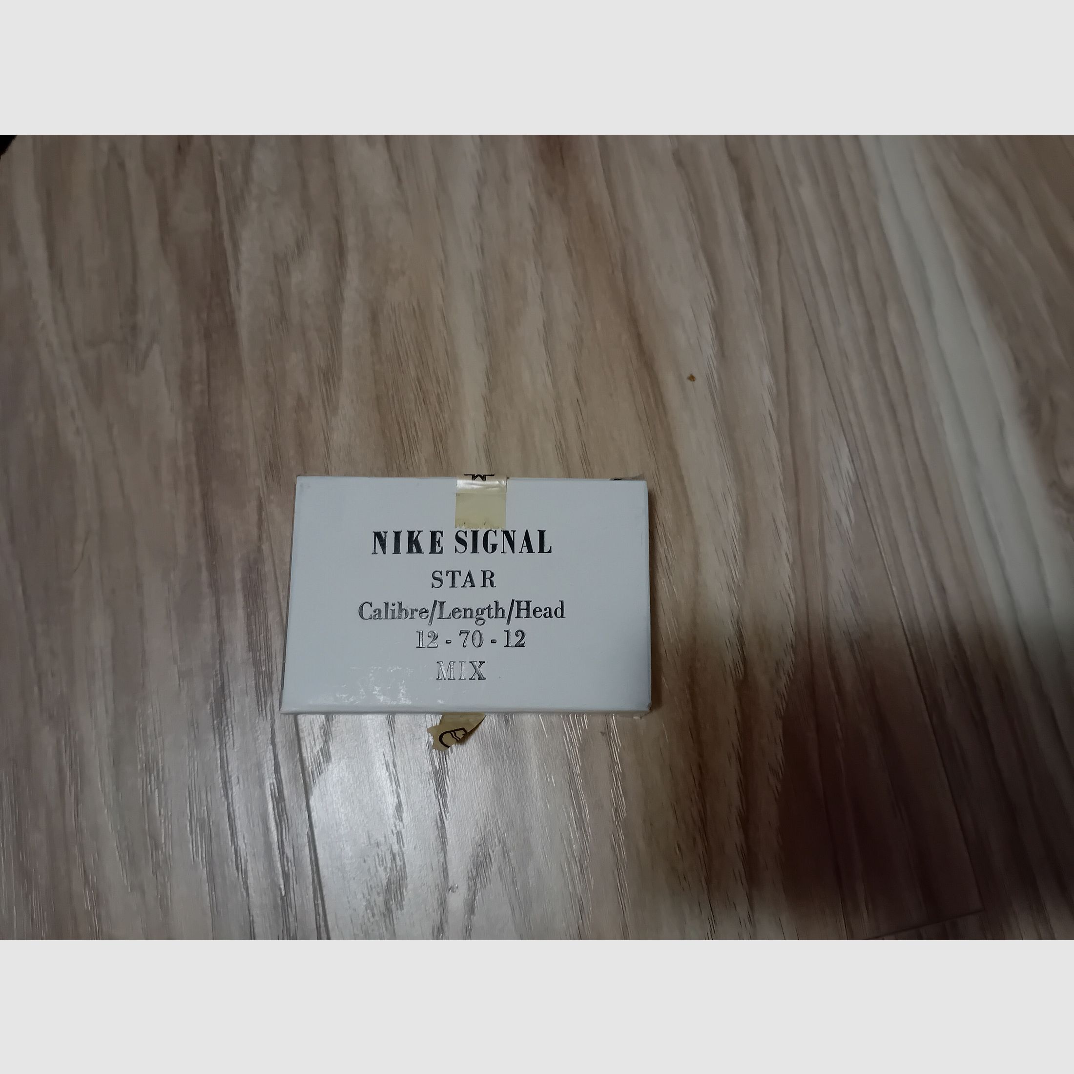 5 Patronen Nike Signal Star Mix im Kaliber 12/70