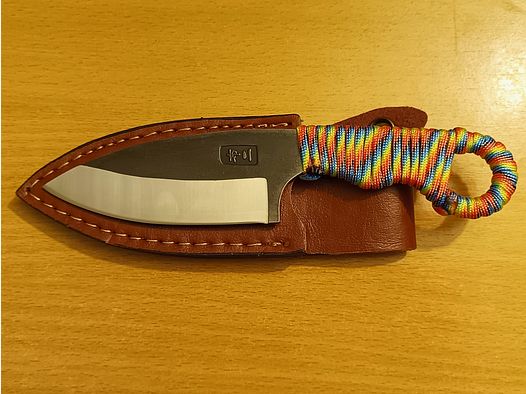 Handgeschmiedetes Messer aus 3 Lagen Stahl, innere Lage aus seltenen (BG-42®) Stahl