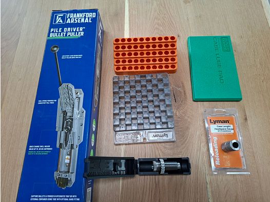Wiederladerzubehör Ladebrett, Patronenlehre usw.