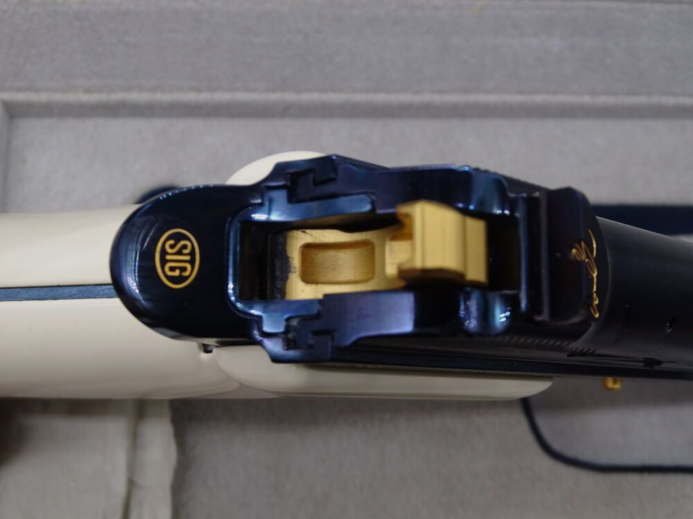 SIG P210 Helvetica UNGESCHOSSEN P210 Helvetica