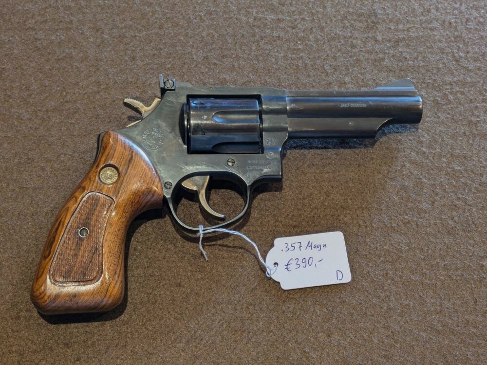 Taurus	 Revolver