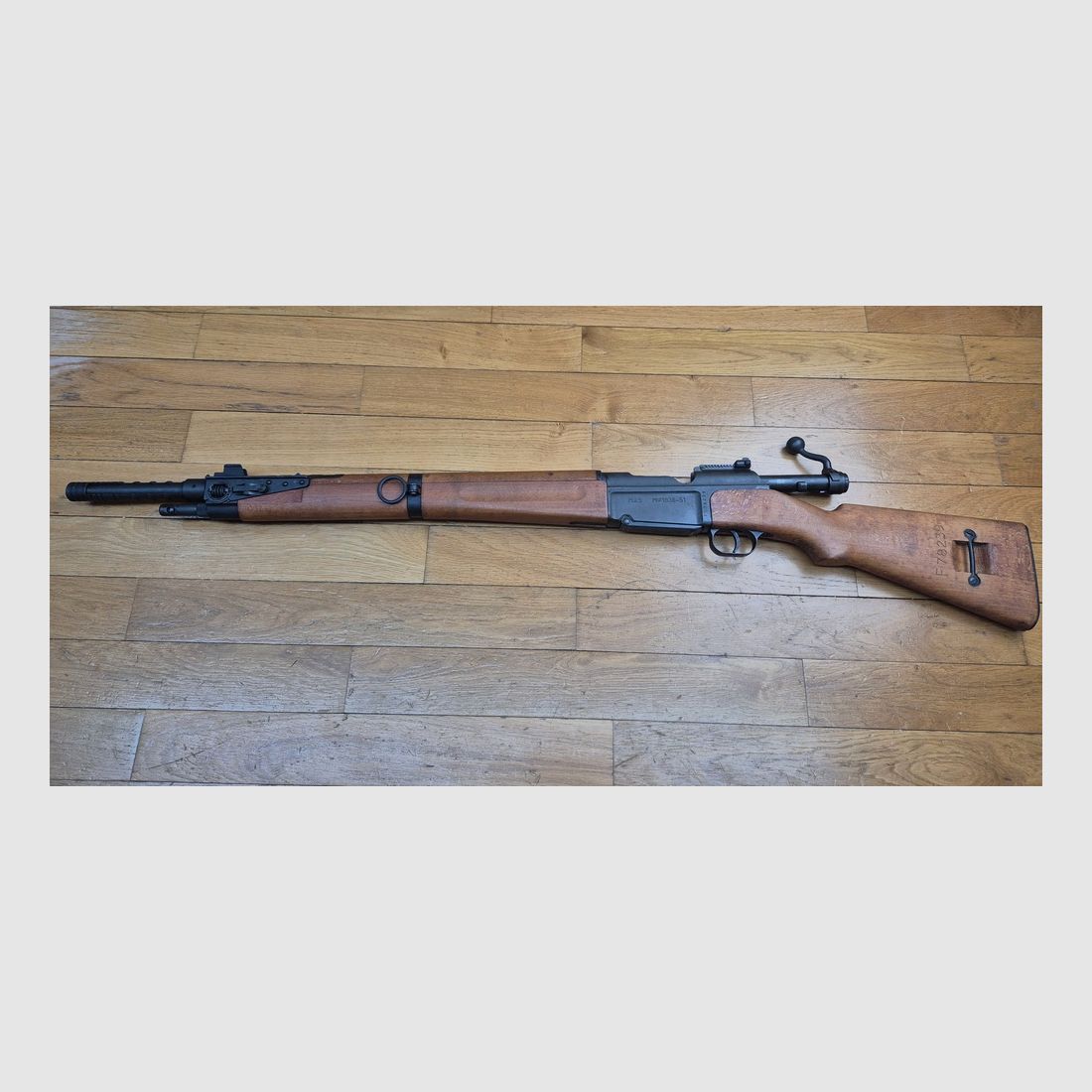 Wunderschönes und seltenes Gewehr Mas 36-51 - Originalkaliber 7,5×54 MAS – Vollständig einheitliche Seriennummer einschließlich Bajonett – Waffe von 1956 – Lauf in neuwertigem Zustand – Neue Gewehrriemen – Reinigungsset – Seltene Waffe zum Sammeln in sehr gutem Zustand+++!, Bild 2 von 32