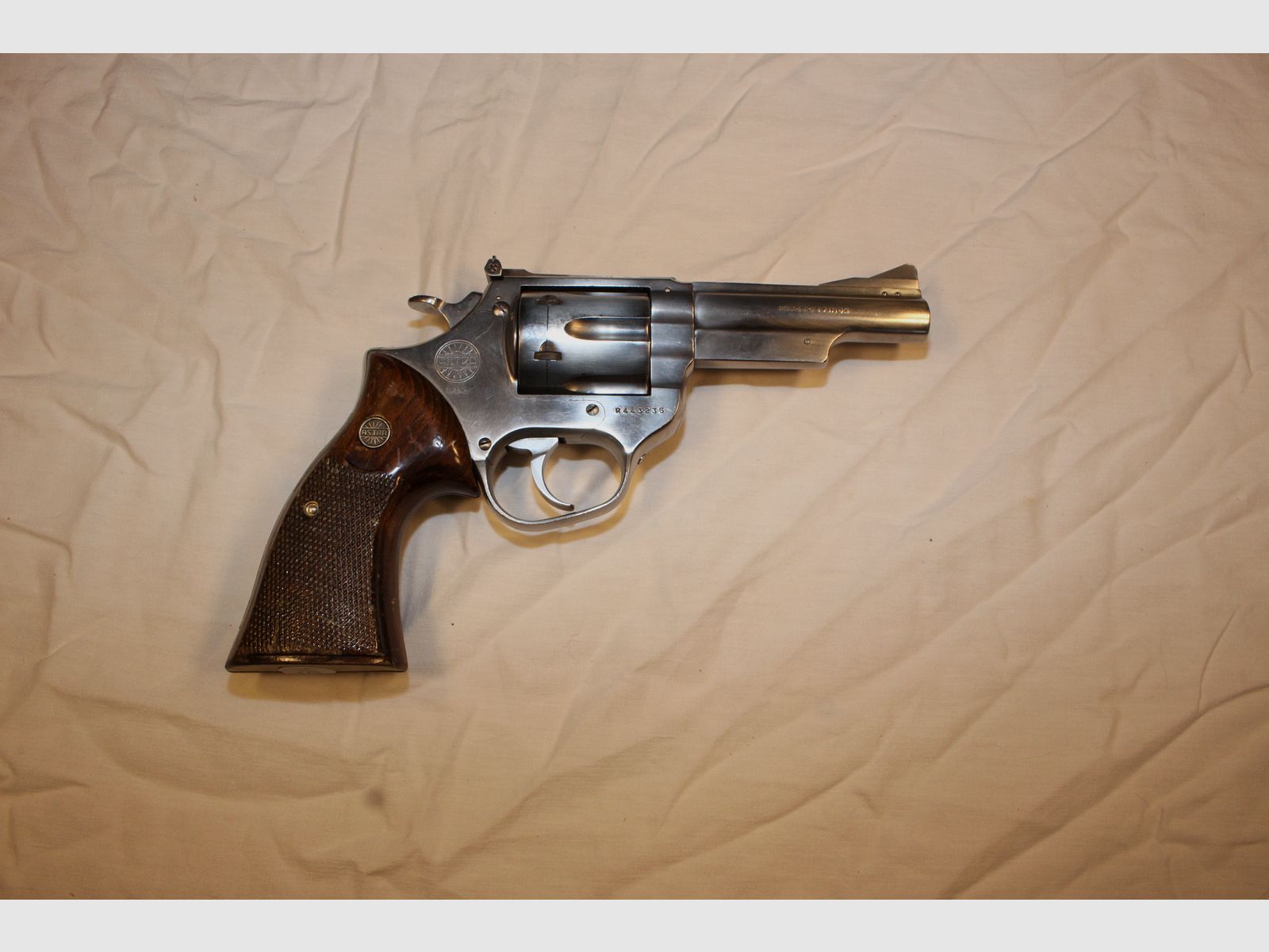 Astra Revolver, .357 Mag., en acier inoxydable.