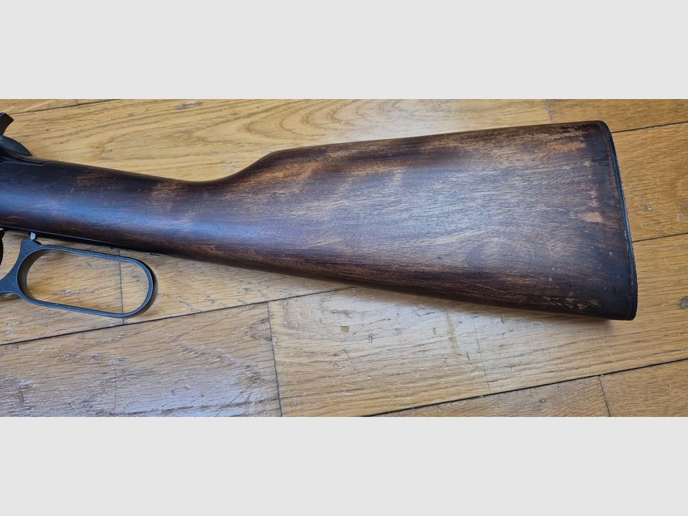 Sehr schöne Winchester Modell 1894 – Kaliber 30-30 – Hergestellt in den USA 1969 – Kapazität 8+1 – Schöne rotbraune Nuss – Mechanischer und ästhetischer Zustand selten für seine 56 Jahre! – Sehr schöne Konstruktion Made in USA – Schaftplatte aus Stahl vor 1971 – TBE++, Bild 30 von 40