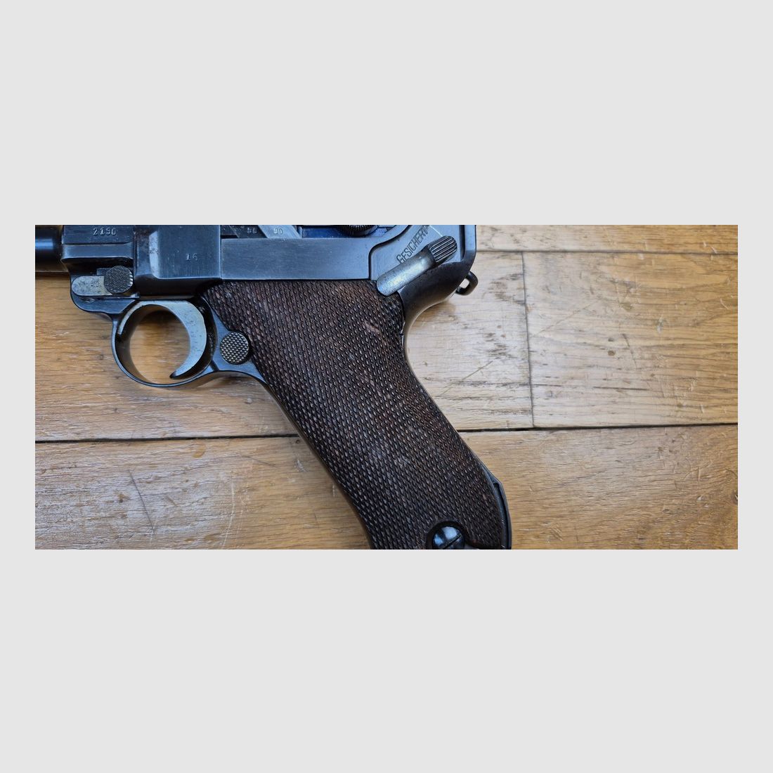 Très beau Pistolet Luger P08 – Fabrication « S/42 » par Mauser – Très rare exemplaire en « G » pour 1935 – Carcasse type 1908-1918 non encore renforcée post 1936 – Un des 54.070 produits en 1935 – Arme rare – TBE+, image 4 sur 30