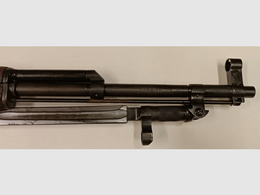 Rifle semiautomática Simonov SKS-45, cal. 7,62x39, completamente numerada, incluyendo accesorios