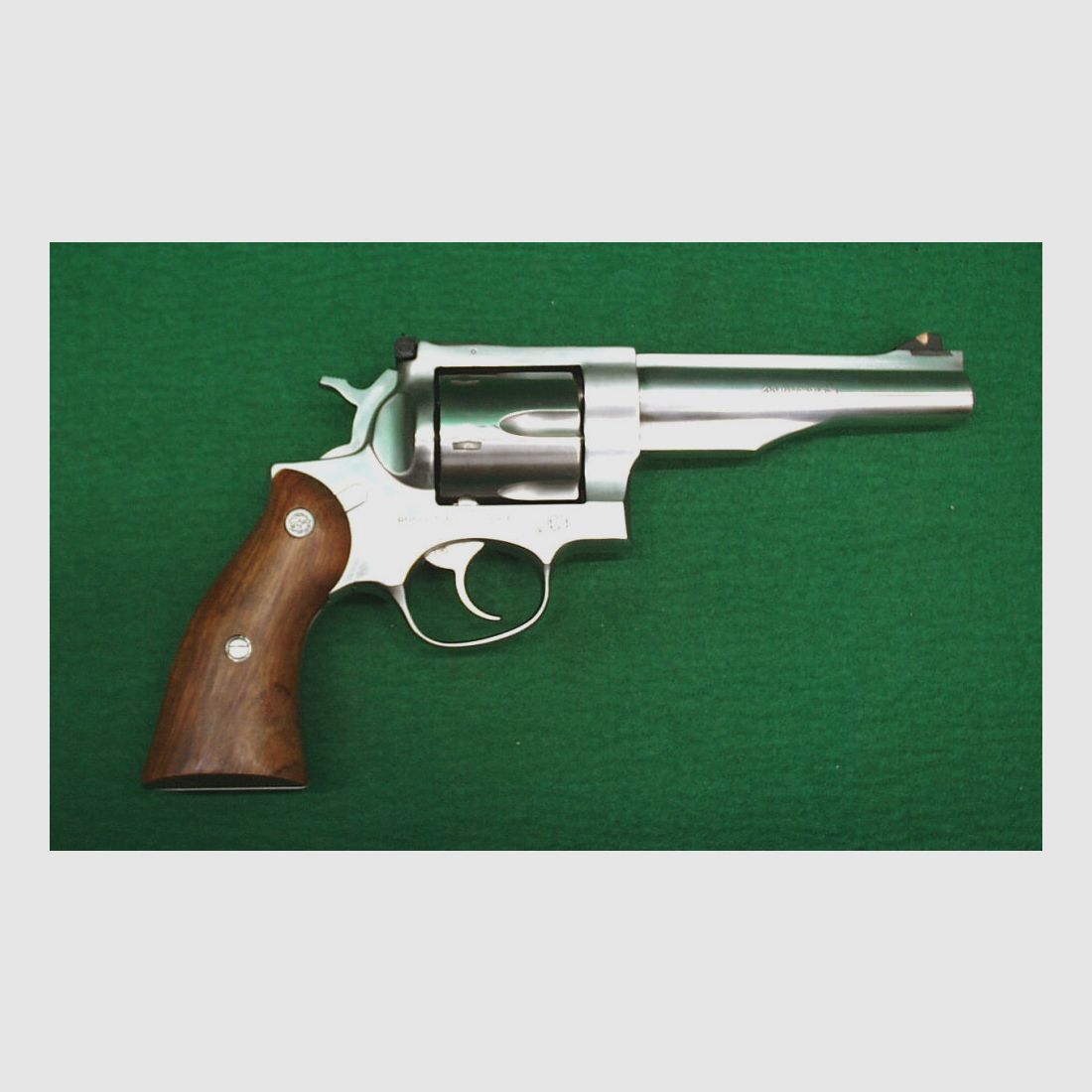 Revólver Ruger Redhawk 5,5", de acero inoxidable
