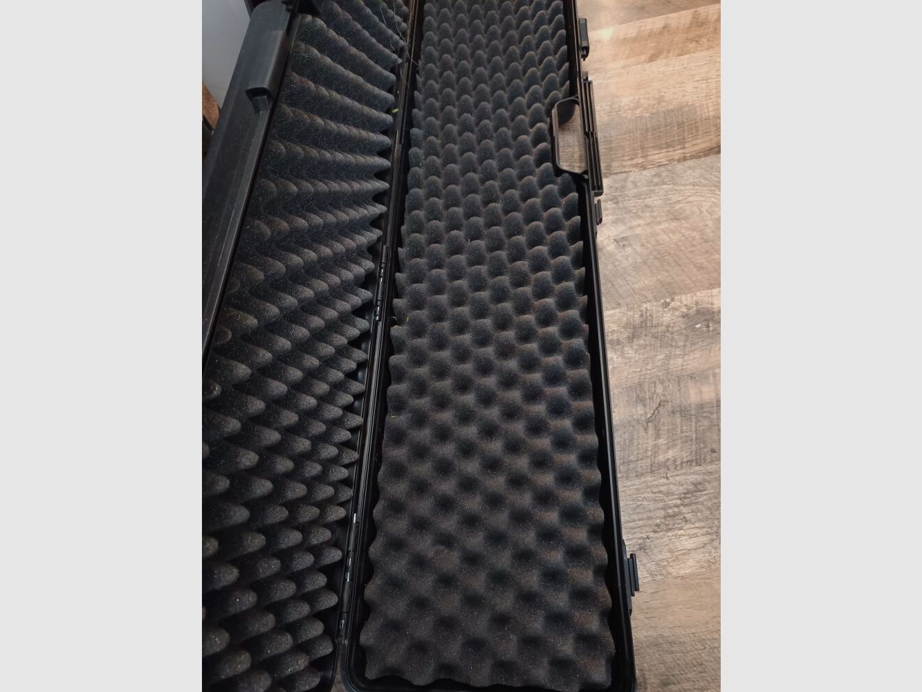 Diverse harde koffers verschillende