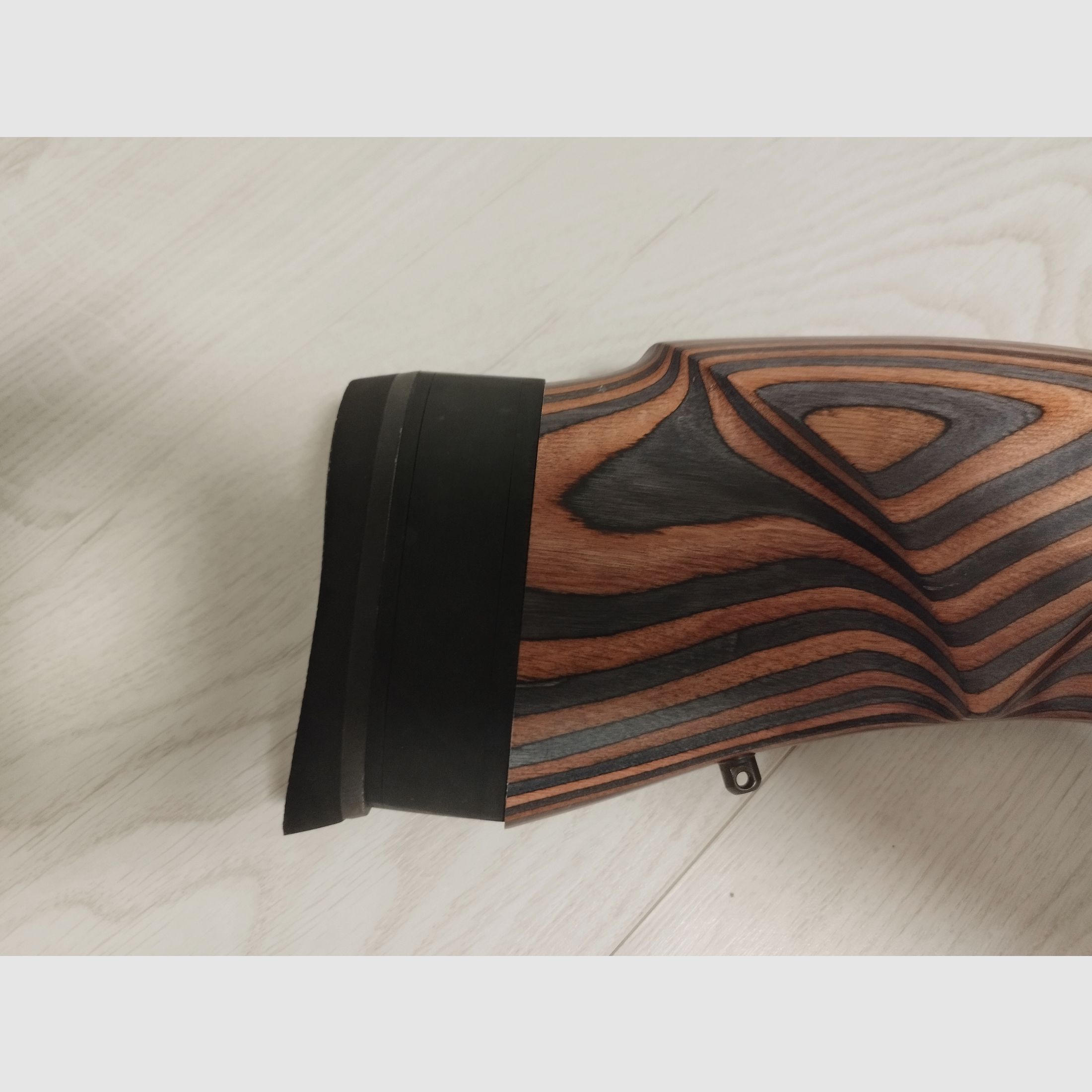 Original CZ457 Holzschaft Thumbhole con espaciadores modulares