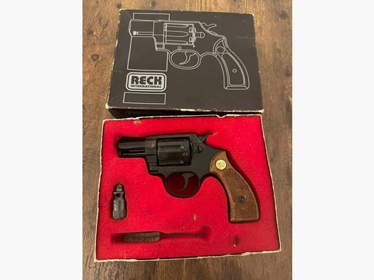 Reck Cobra revolver 6 consistent with original accessories RARITY