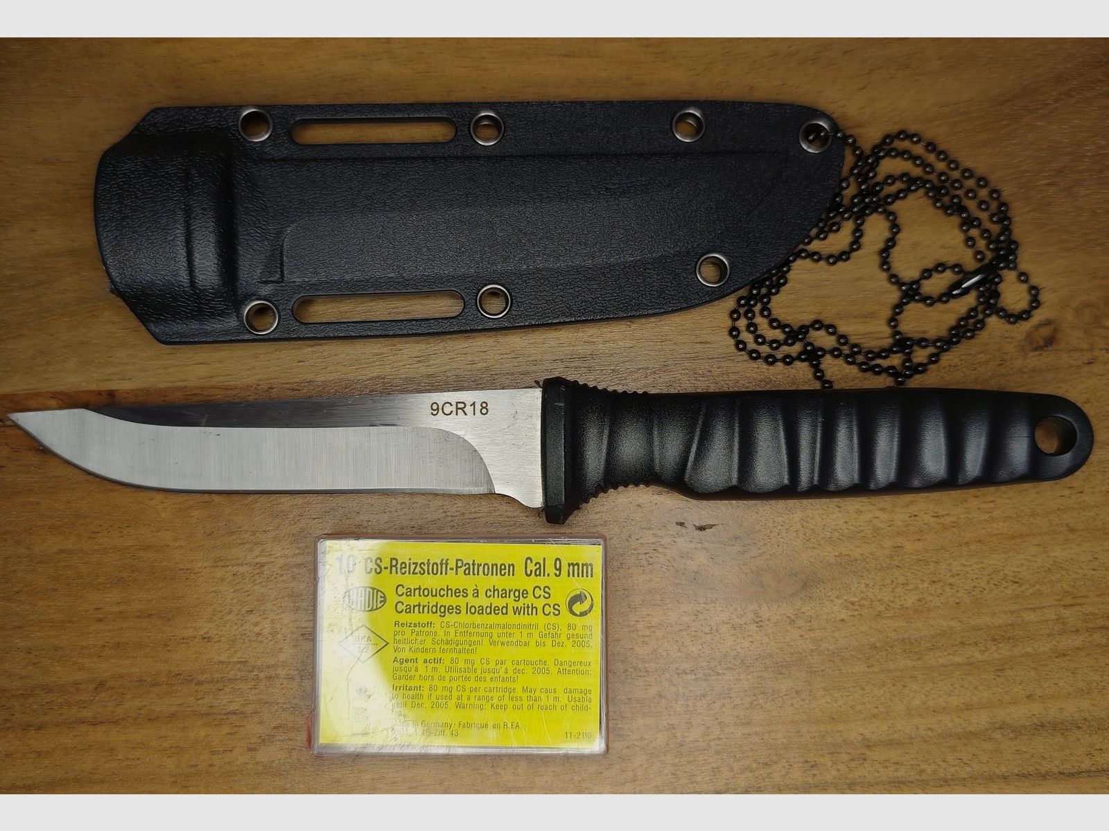 Wadie Reizstof Patronen CS Gas Kaliber 9mm Revolver +Jagt&Angelmesser