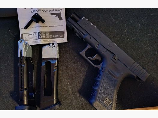 Glock 17 C02  Blowback 6mm + Extra Magazin + Zielscheibe und BBs