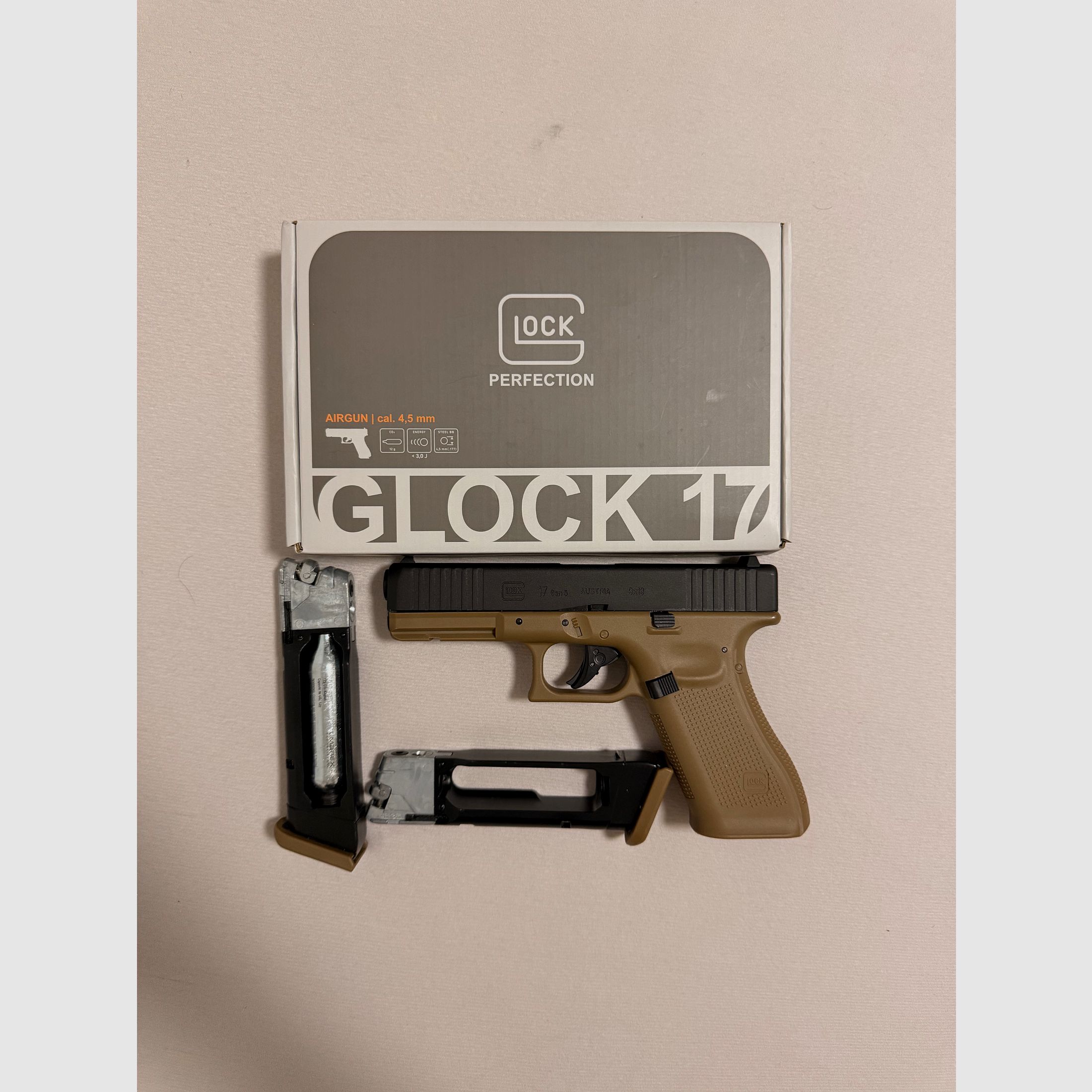 Glock 17 Gen 5 Coyote Tan | 4,5 mm | Co2 | 2x Caricatore