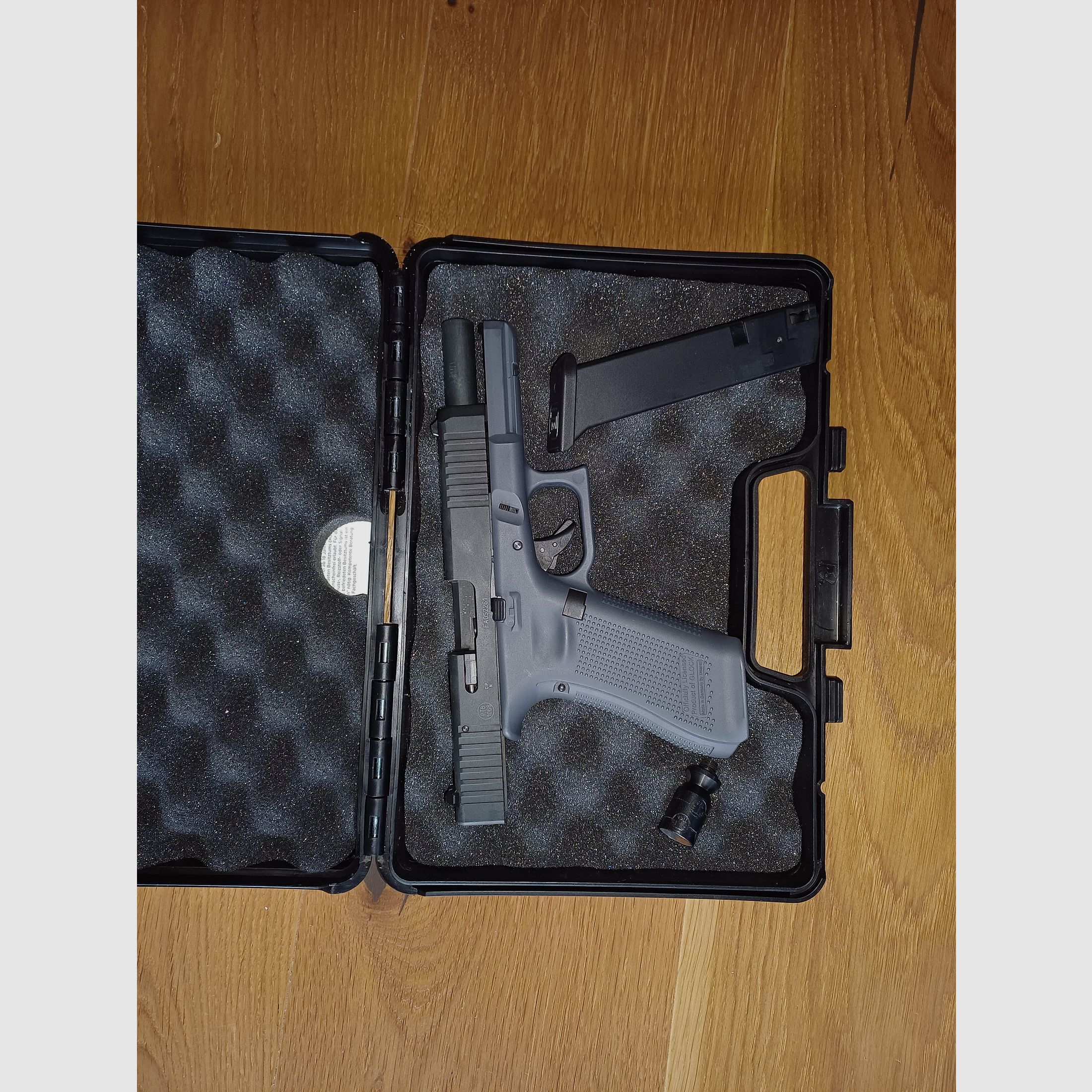 Glock 17 blank firing 9mm P.A.K