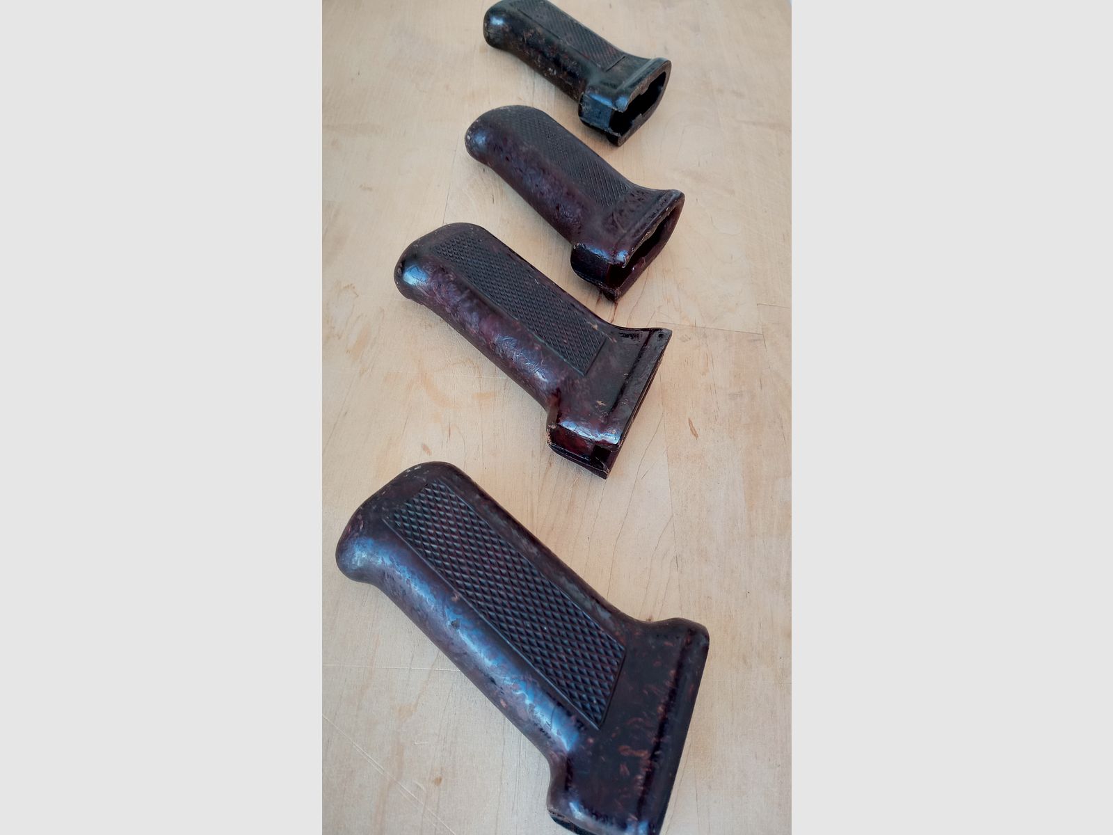 Rumänische AKM-Griffe aus Bakelit besser als der russische Griff / auch für AK74 AK-100 / Yunker / Cybergun 47