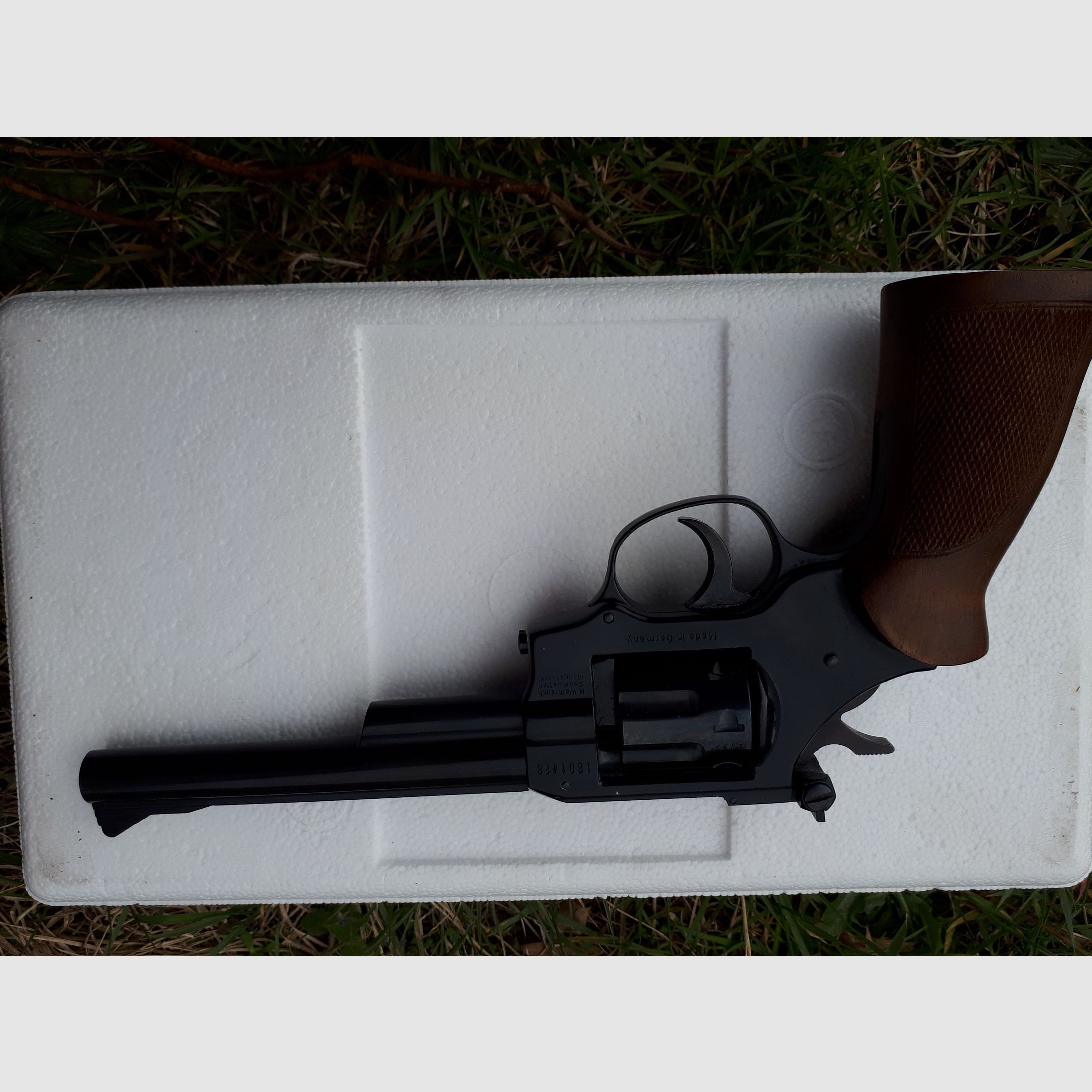 KK Waffen und Waffenschränke (Langwaffe KK-Gewehr Suhl Modell 150 Standard) (Kurzwaffe Revolver Arminius)