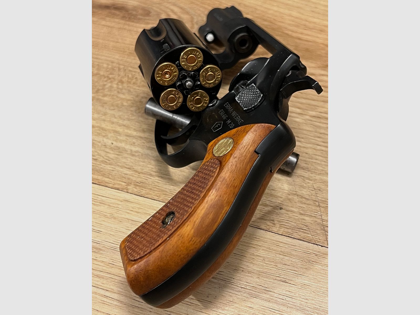 ERMA ER 66 M20 4mm, pero como pistola de fogueo PK