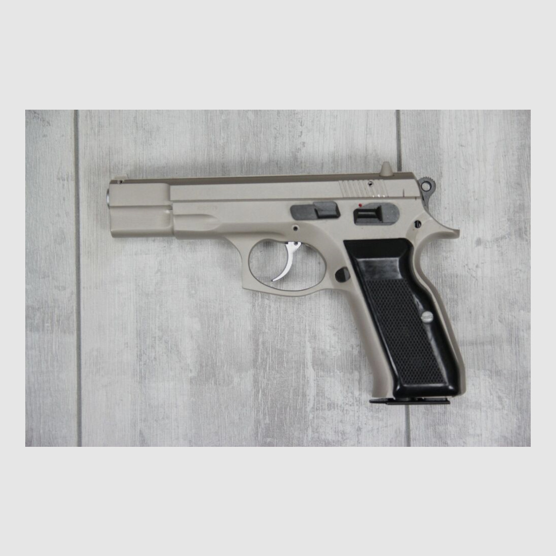 Norinco NZ85B matowy chromowany lub czarny replikat CZ75