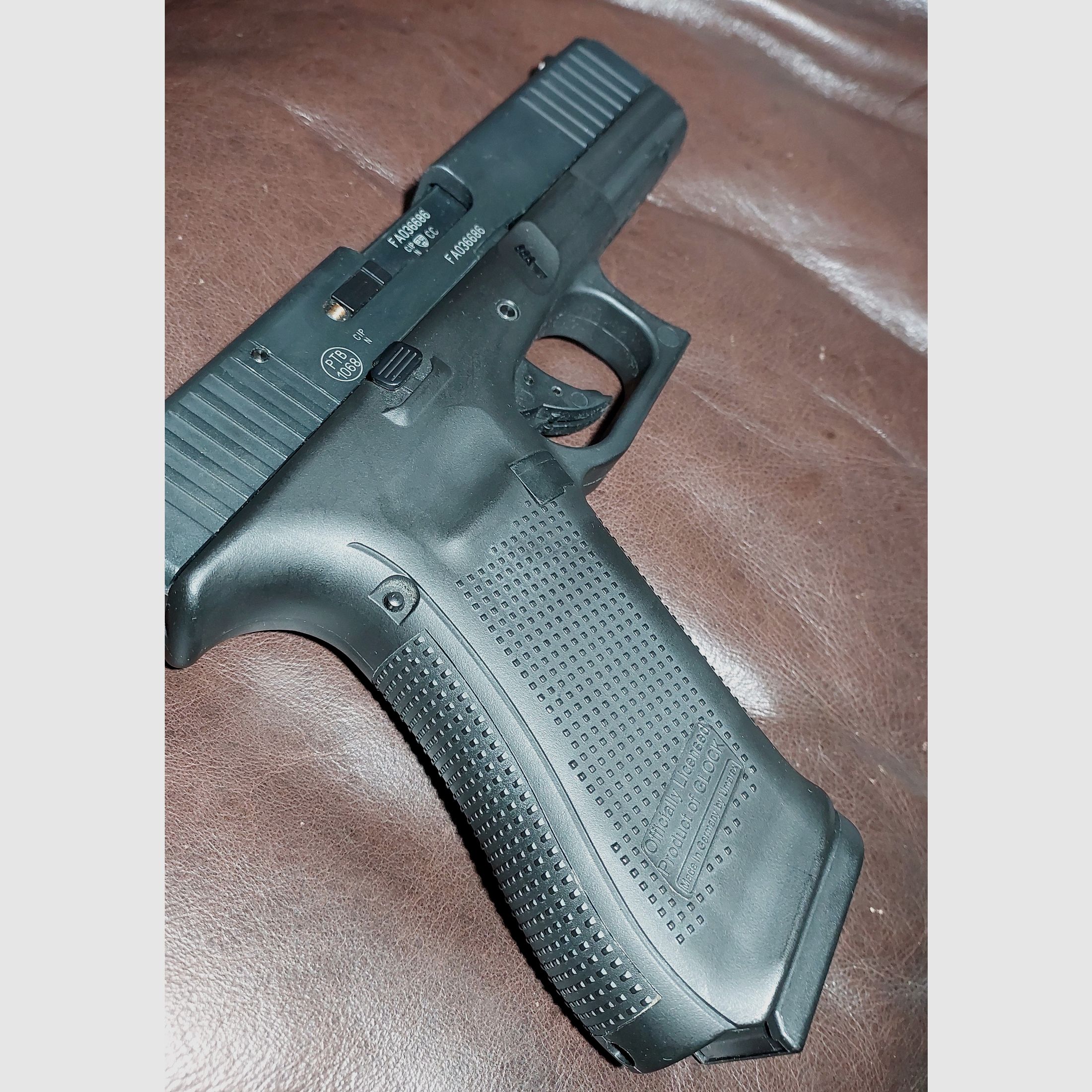 Glock 17 Gen5 Schreckschuss Pistole 9mm P.A.K. schwarz (PTB 1068) - 2 Magazine - Taktisches IWB Holster Rex Arms Sidecar