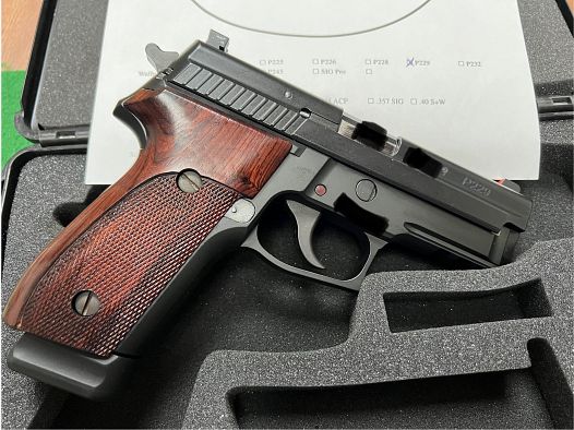 Sig Sauer P229 9x19mm incl. accessories