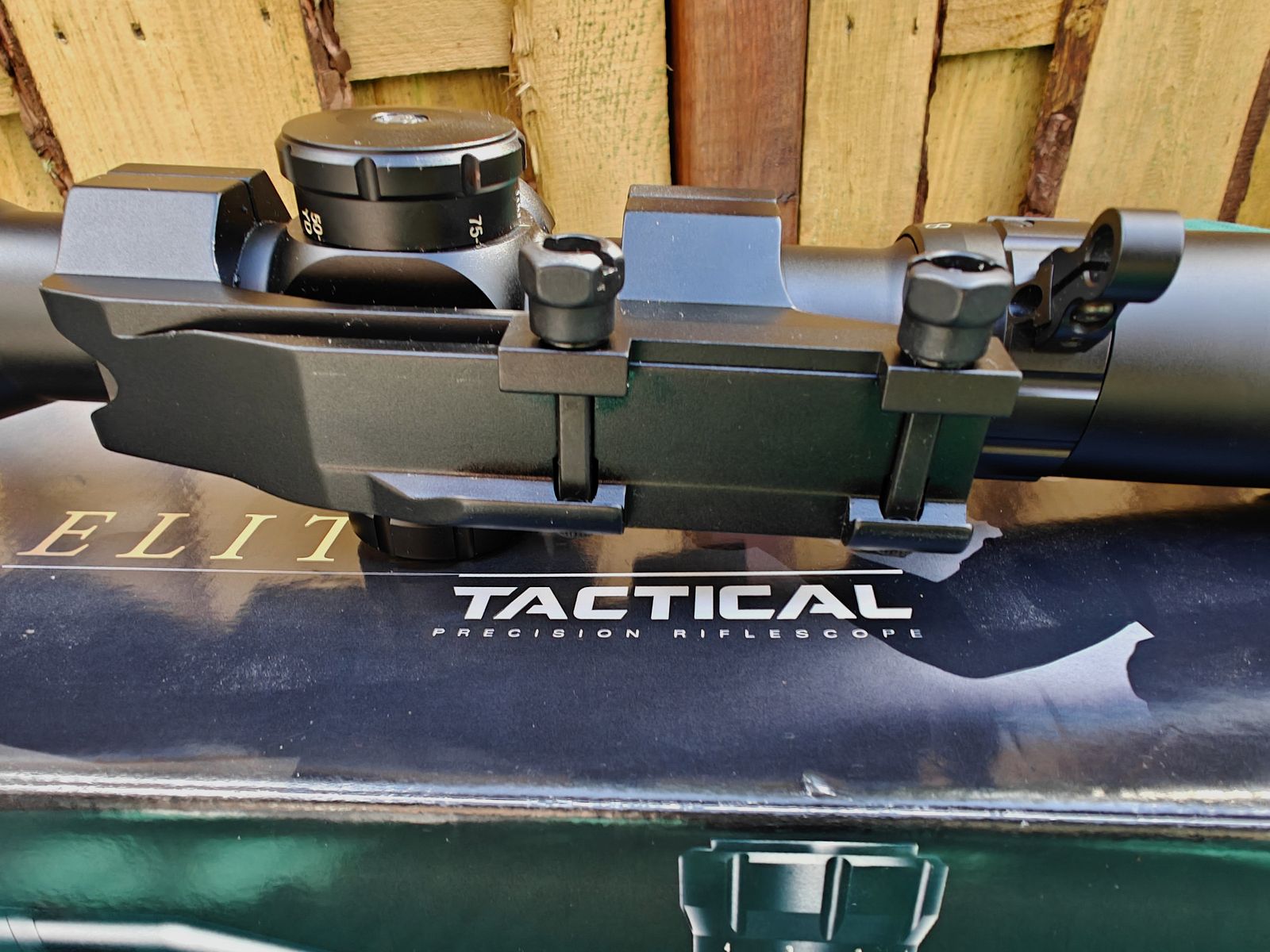 Celownik optyczny Bushnell Elite Tactical 3,5-21x50 DMR II