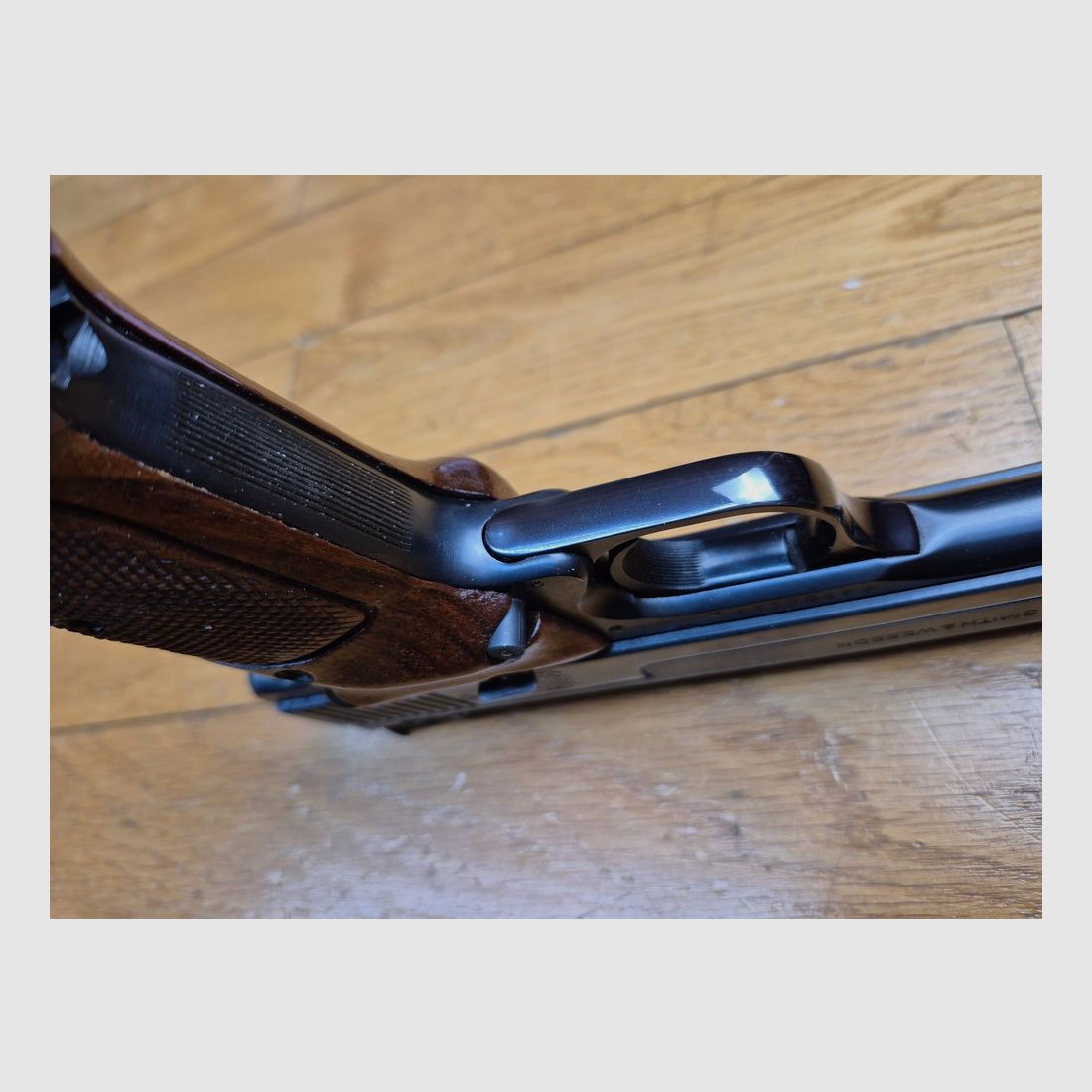 Superbo pistola Smith & Wesson Mod.41 – cal. .22LR – Tutto in acciaio vero – Brunitura al 100% – Arma del 1980 – Meccanica e canna eccezionali – Una delle armi più basse mai realizzate – Ottime condizioni – TBE++, immagine 12 di 22