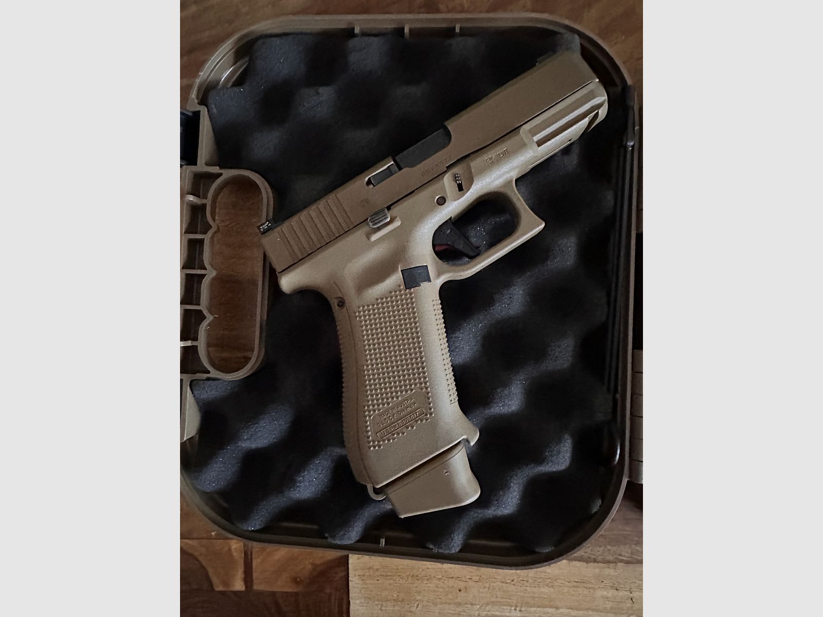 Glock 19x 9mm in Coyote Braun im Koffer, wie Neu, nur 2 Schuss!
