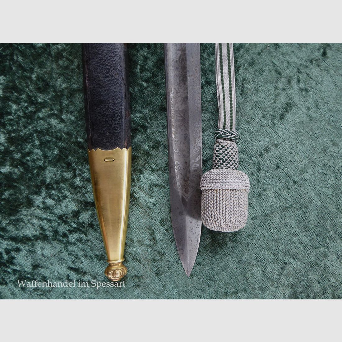 Cacciatore di cervi con recipiente a manico in versione decorativa dell'epoca della seconda guerra mondiale.