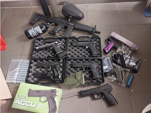 Airsoft / Paintball Konvolut Verkauf Entrümpelung - Aw Custom, CZ75 SP-01 Shadow , Elite Force 1911, Beretta M92, Tippmann
