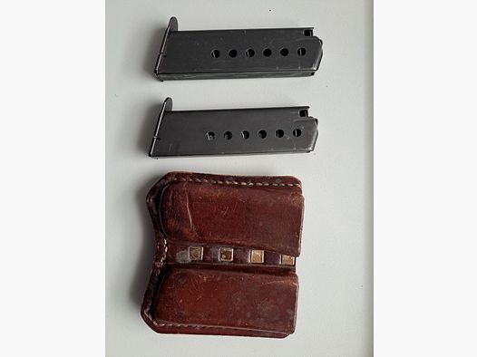 Twee magazijnen P 220 Kal. .45 ACP