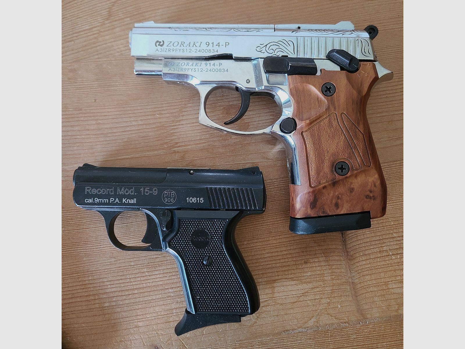 Blank firing pistols 2 pieces with 80 blank cartridges and telescopic stock, feel free to send price suggestions