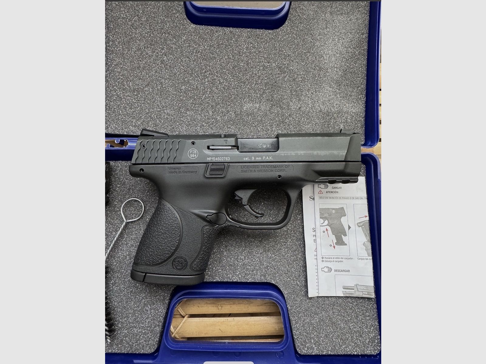 Pistola a gas Smith & Wesson M&P 9C nel calibro 9mm. COME NUOVA da collezione